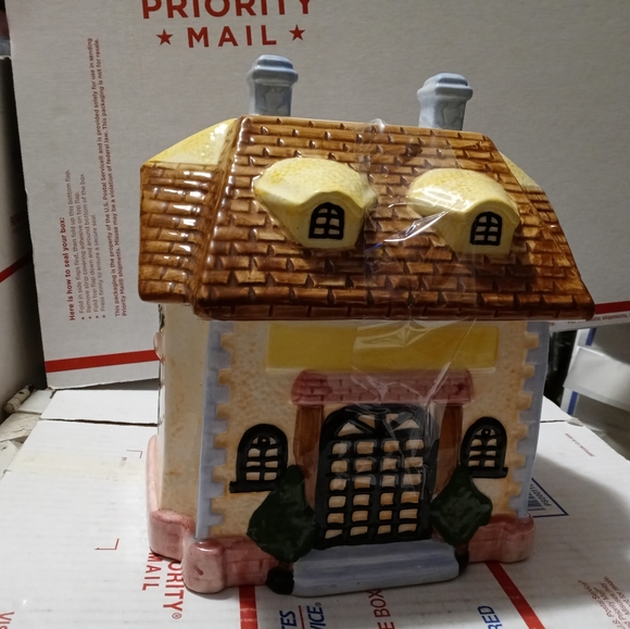 🏩 PIER 1 Vintage Large Cookie House Jar🏫 A FABULOUS GIFT GIVING ITEM.🏤 - Picture 7 of 13